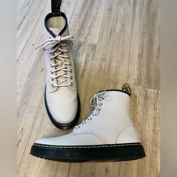 Dr. Martens taupe ankle lace up combat boots. Faux leather size 7 - Picture 3 of 8